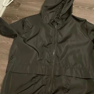 selling black hoodie 🤎